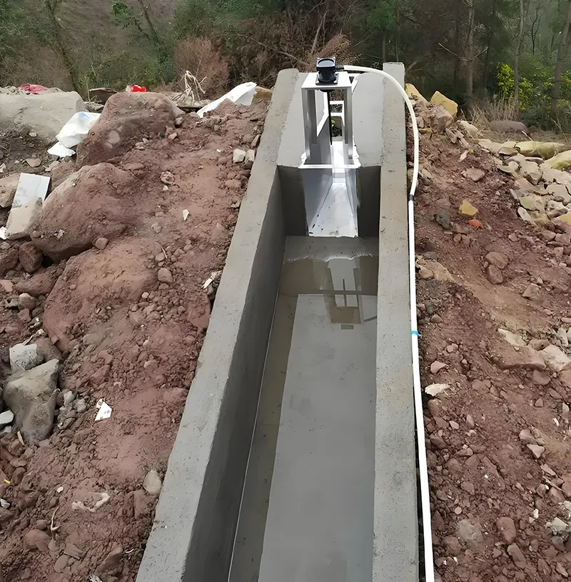 Medidor de vazão de canal aberto Open channel flow meter