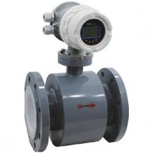 Medidor de vazão magnético com conversor compacto