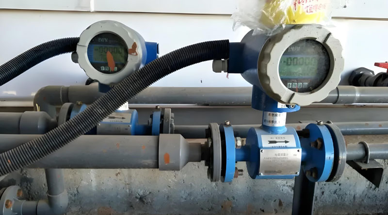 Medição de fluxo de volume ou massa Volume or mass flow measurement